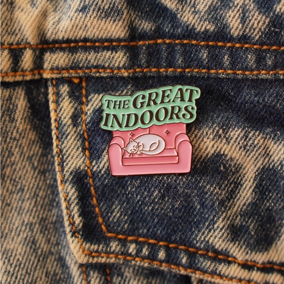 Cute Enamel Cat Pin 🐱 - Picture 3 of 4